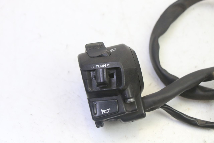 photo de INTERRUPTOR DE LUCES IZQUIERDO. HONDA FES S-WING SWING ABS 125 (2007 - 2015)