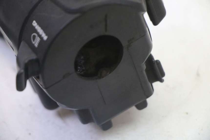 photo de INTERRUPTOR DE LUCES IZQUIERDO. HONDA FES S-WING SWING ABS 125 (2007 - 2015)
