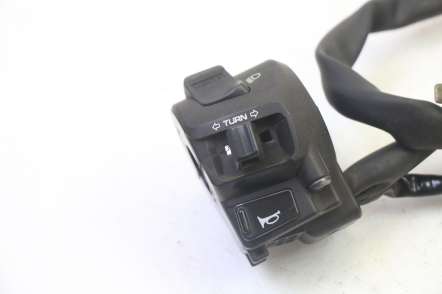 photo de INTERRUPTOR DE LUCES IZQUIERDO. HONDA FES S-WING SWING ABS 125 (2007 - 2015)