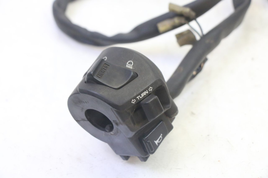 photo de INTERRUPTOR DE LUCES IZQUIERDO. HONDA FES S-WING SWING ABS 125 (2007 - 2015)