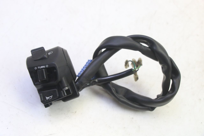 photo de INTERRUPTOR DE LUCES IZQUIERDO. HONDA FES S-WING SWING ABS 125 (2007 - 2015)