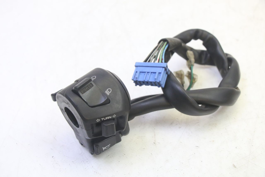 photo de INTERRUPTOR DE LUCES IZQUIERDO. HONDA FES S-WING SWING ABS 125 (2007 - 2015)