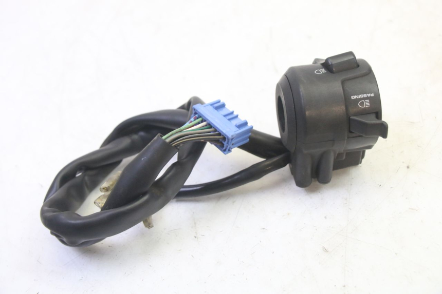 photo de INTERRUPTOR DE LUCES IZQUIERDO. HONDA FES S-WING SWING ABS 125 (2007 - 2015)
