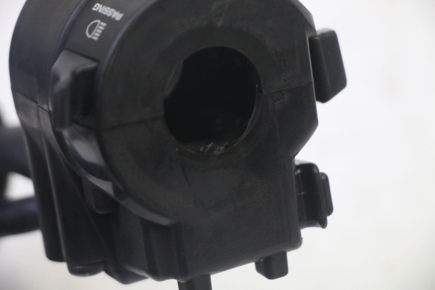 photo de INTERRUPTOR DE LUCES IZQUIERDO. HONDA FES S-WING SWING ABS 125 (2007 - 2015)