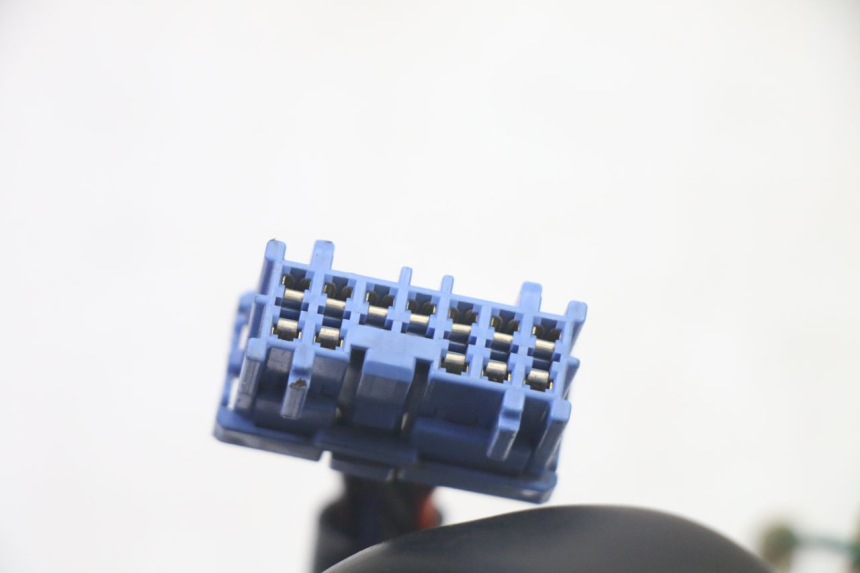 photo de INTERRUPTOR DE LUCES IZQUIERDO. HONDA FES S-WING SWING ABS 125 (2007 - 2015)