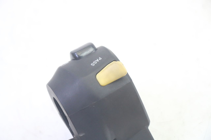 photo de CONMUTADOR IZQUIERDA SYM GTS EVO 125 (2009 - 2013) - Detalles de los puntos de fijación