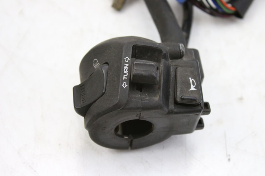 photo de INTERRUPTOR DE LUCES IZQUIERDO. HONDA FES S-WING SWING ABS 125 (2007 - 2015)