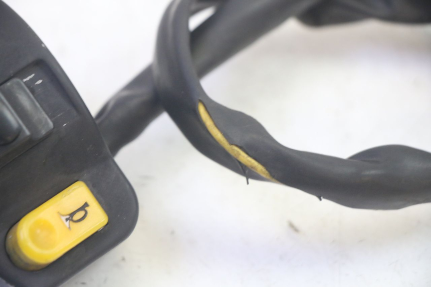 photo de INTERRUPTOR DE LUCES IZQUIERDO PEUGEOT KISBEE 4T 50 (2010 - 2017) - Zoom estado de uso