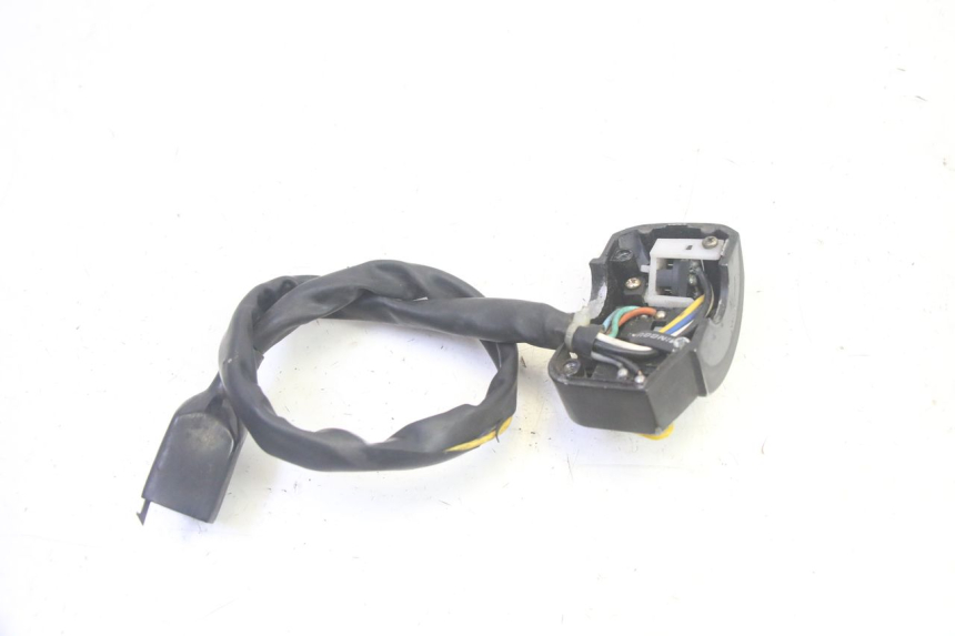 photo de INTERRUPTOR DE LUCES IZQUIERDO PEUGEOT KISBEE 4T 50 (2010 - 2017) - Primer plano técnico