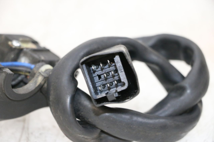 photo de INTERRUPTOR DE LUCES IZQUIERDO PEUGEOT KISBEE 4T 50 (2010 - 2017) - Zoom estado de uso