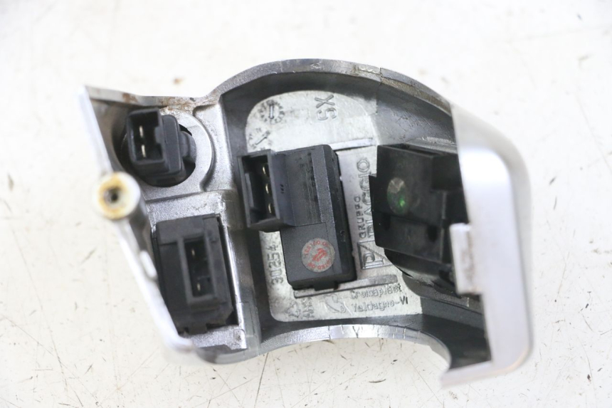 photo de INTERRUPTOR DE LUCES IZQUIERDO. PIAGGIO MP3 LT 400 (2007 - 2012)