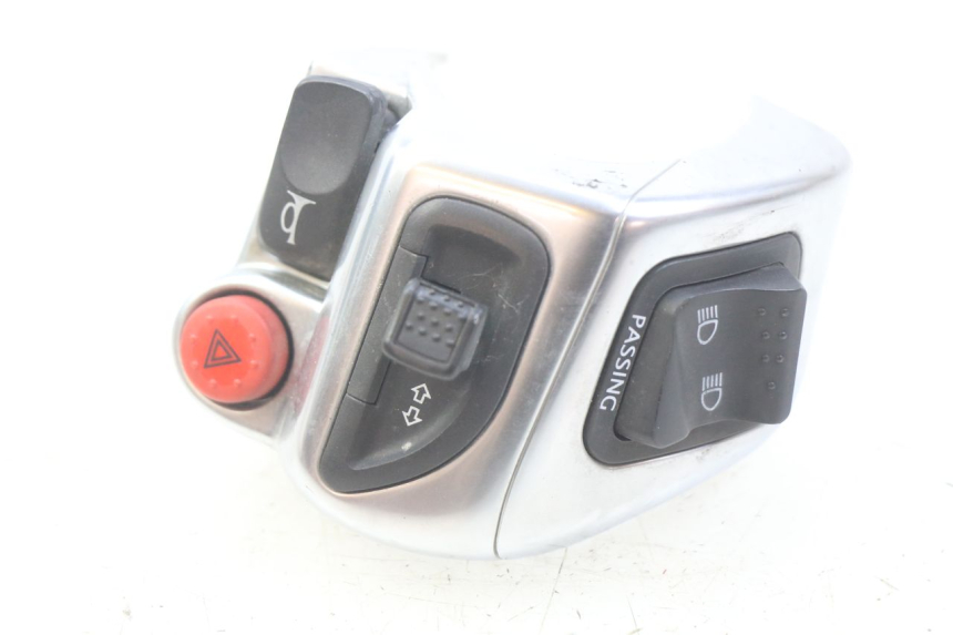 photo de INTERRUPTOR DE LUCES IZQUIERDO PIAGGIO MP3 125 (2006 - 2014)