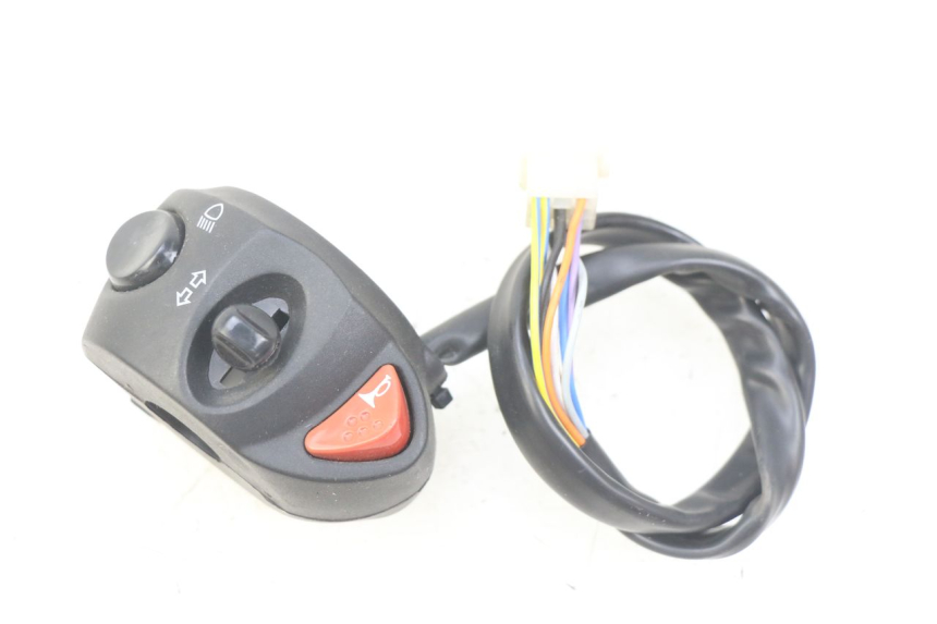 photo de INTERRUPTOR DE LUCES IZQUIERDO PEUGEOT CITYSTAR 2T 50 (2018 - 2021)