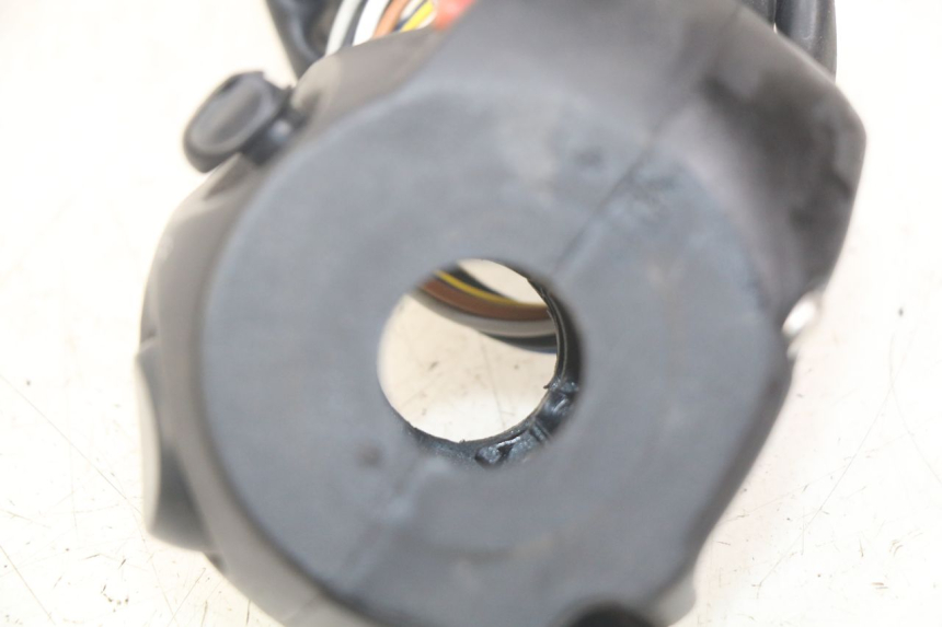photo de INTERRUPTOR DE LUCES IZQUIERDO PEUGEOT CITYSTAR 2T 50 (2018 - 2021)