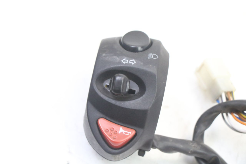 photo de INTERRUPTOR DE LUCES IZQUIERDO PEUGEOT CITYSTAR 2T 50 (2018 - 2021)