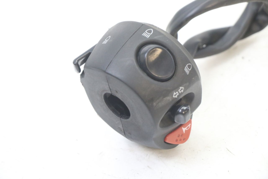 photo de INTERRUPTOR DE LUCES IZQUIERDO PEUGEOT CITYSTAR 2T 50 (2018 - 2021)