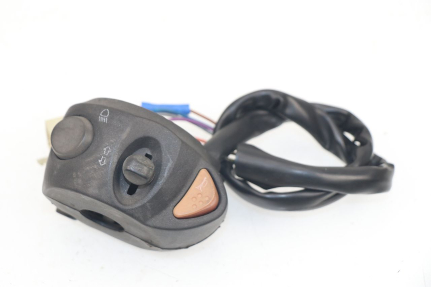 photo de INTERRUPTOR DE LUCES IZQUIERDO PEUGEOT SATELIS 125 (2006 - 2009)