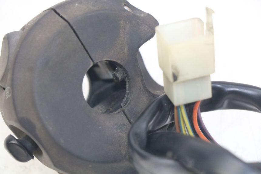 photo de INTERRUPTOR DE LUCES IZQUIERDO PEUGEOT SATELIS 125 (2010 - 2012)