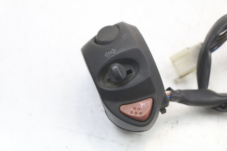 photo de INTERRUPTOR DE LUCES IZQUIERDO PEUGEOT SATELIS 125 (2010 - 2012)