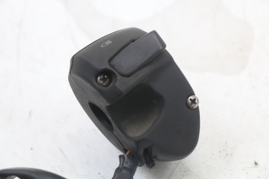 photo de INTERRUPTOR DE LUCES IZQUIERDO PEUGEOT SATELIS 125 (2010 - 2012)