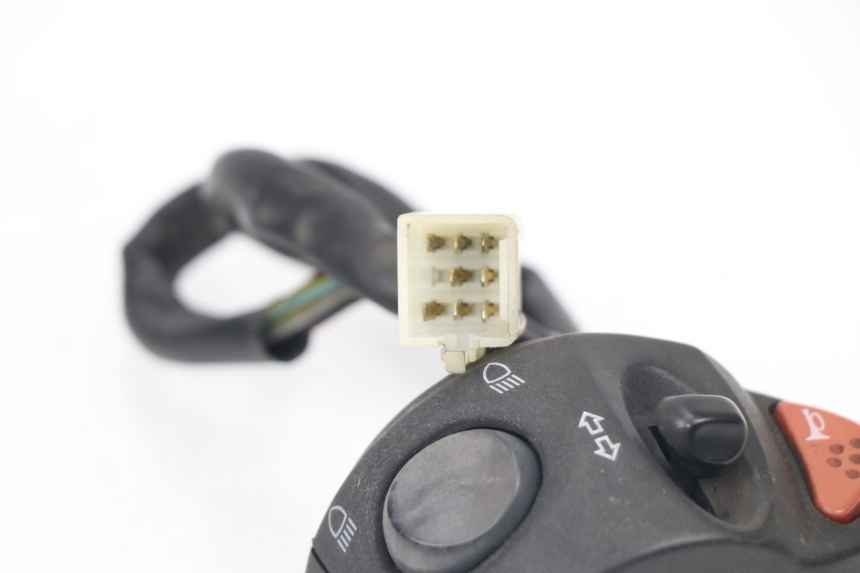 photo de INTERRUPTOR DE LUCES IZQUIERDO PEUGEOT SATELIS 125 (2006 - 2009)