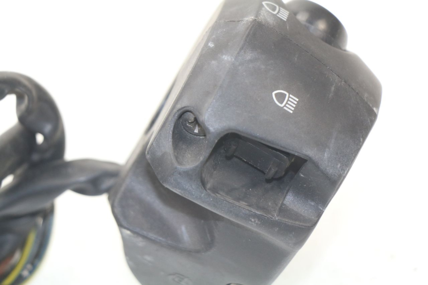 photo de INTERRUPTOR DE LUCES IZQUIERDO PEUGEOT SATELIS COMPRESSOR K15 125 (2006 - 2009)