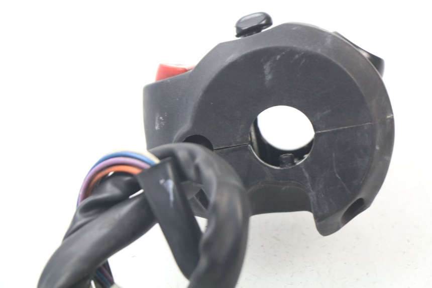 photo de INTERRUPTOR DE LUCES IZQUIERDO PEUGEOT SATELIS COMPRESSOR K15 125 (2006 - 2009)