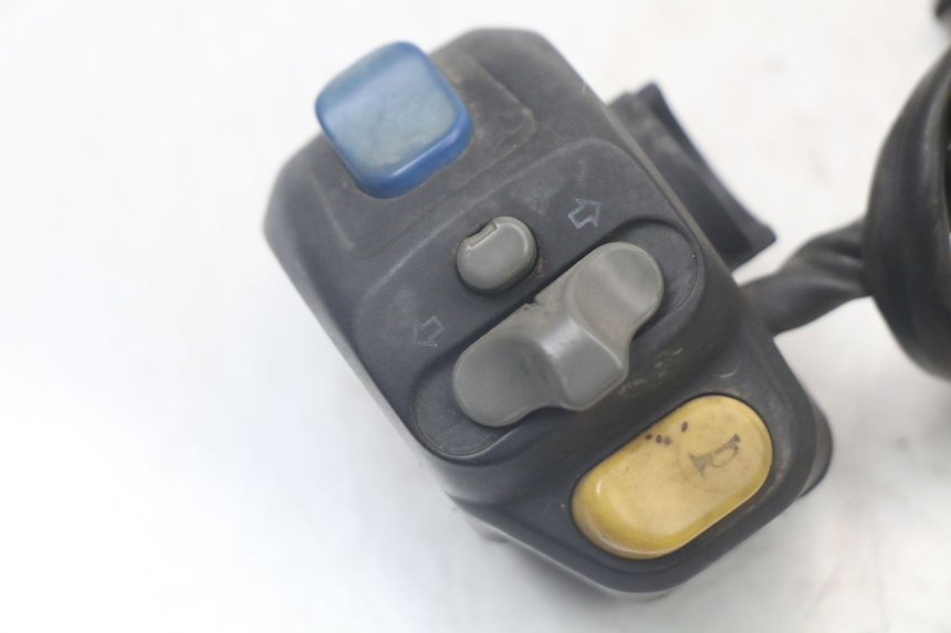 photo de INTERRUPTOR DE LUCES IZQUIERDO PEUGEOT SPEEDFIGHT 100 (1997 - 2007)