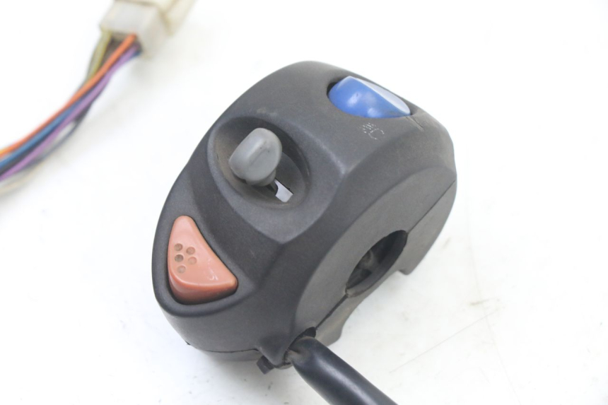 photo de INTERRUPTOR DE LUCES IZQUIERDO PEUGEOT TKR TREKKER FURIOUS 50 (2005 - 2014)