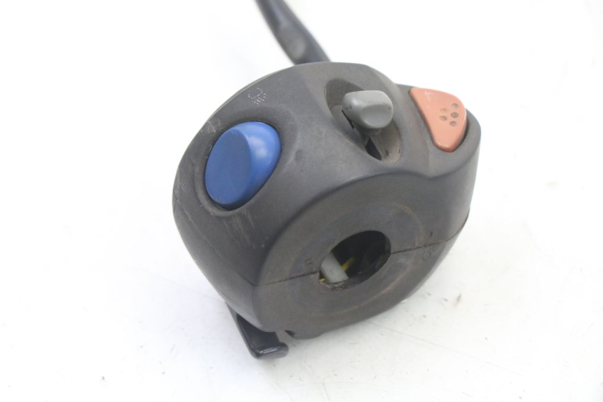 photo de INTERRUPTOR DE LUCES IZQUIERDO PEUGEOT TKR TREKKER FURIOUS 50 (2005 - 2014)