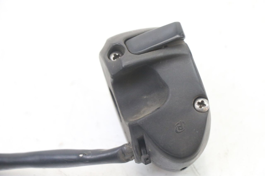 photo de INTERRUPTOR DE LUCES IZQUIERDO PEUGEOT TKR TREKKER FURIOUS 50 (2005 - 2014)