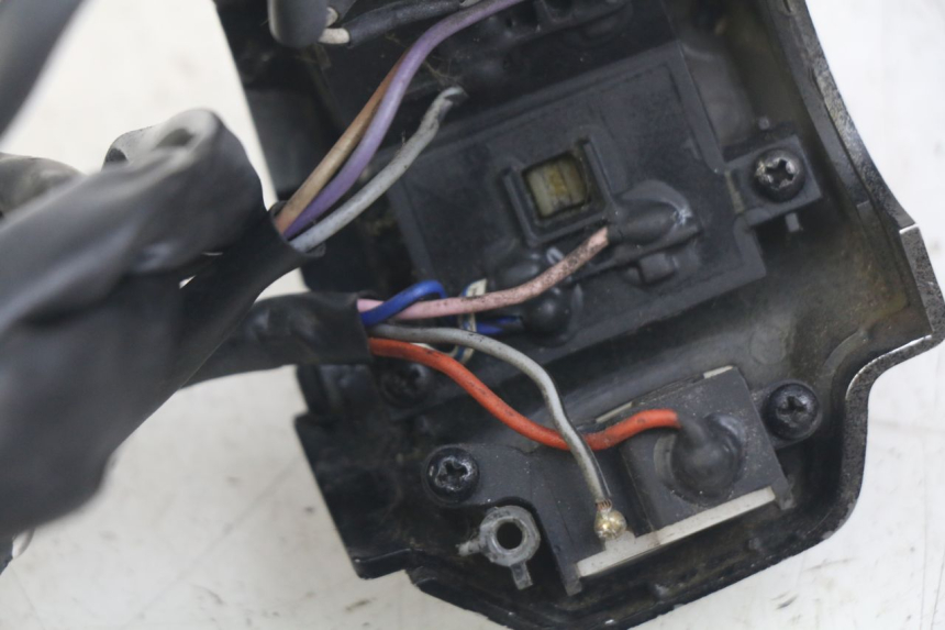 photo de INTERRUPTOR DE LUCES IZQUIERDO PIAGGIO VESPA SPRINT 2T 50 (2014 - 2018)