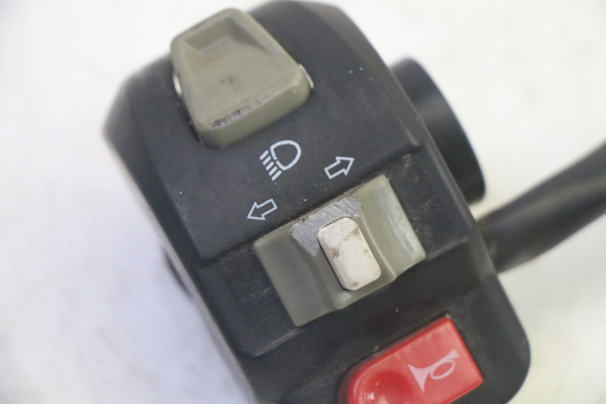 photo de INTERRUPTOR DE LUCES IZQUIERDO TNT MOTOR ROMA 10' 4T 50 (2019 - 2022) - Zoom estado de uso