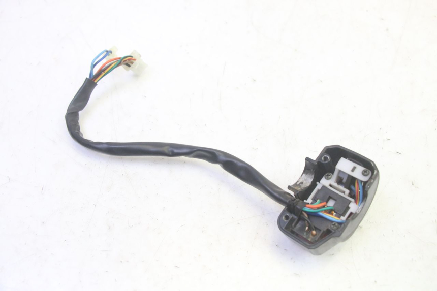 photo de INTERRUPTOR DE LUCES IZQUIERDO TNT MOTOR ROMA 10' 4T 50 (2019 - 2022) - Primer plano técnico