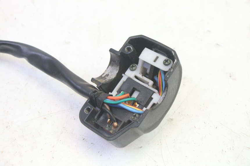 photo de INTERRUPTOR DE LUCES IZQUIERDO TNT MOTOR ROMA 10' 4T 50 (2019 - 2022) - Vista general del producto