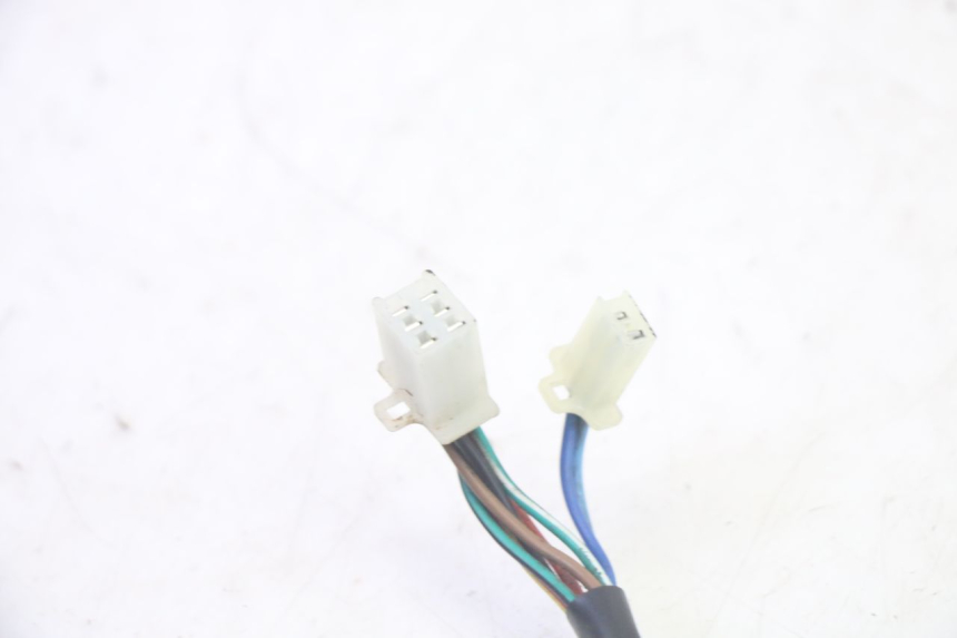 photo de INTERRUPTOR DE LUCES IZQUIERDO TNT MOTOR ROMA 10' 4T 50 (2019 - 2022) - Detalles de los puntos de fijación