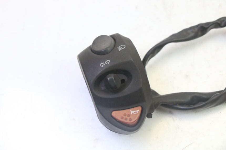 photo de INTERRUPTOR DE LUCES IZQUIERDO PEUGEOT SATELIS 125 (2006 - 2009)