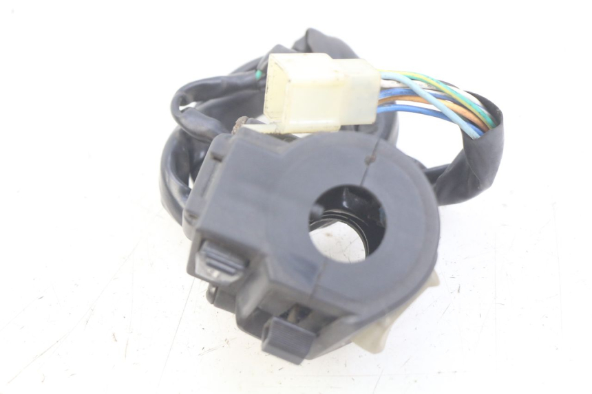 photo de INTERRUPTOR DE LUCES IZQUIERDO SELECT UP OCTALIS 125 (2007 - 2012)