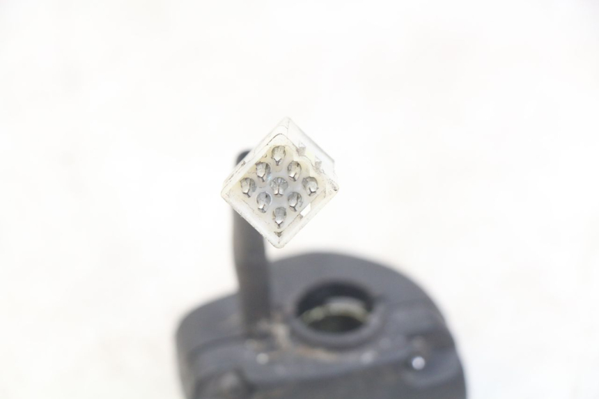 photo de INTERRUPTOR DE LUCES IZQUIERDO MBK SKYLINER 125 (1998 - 2001) - Primer plano técnico