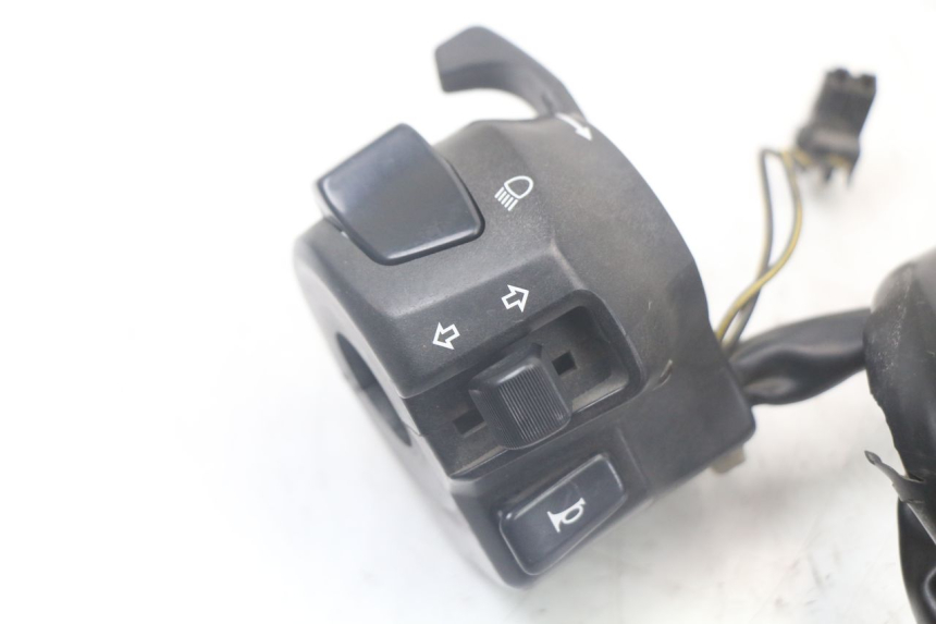 photo de INTERRUPTOR DE LUCES IZQUIERDO. SUZUKI SV N 650 (1999 - 2002)