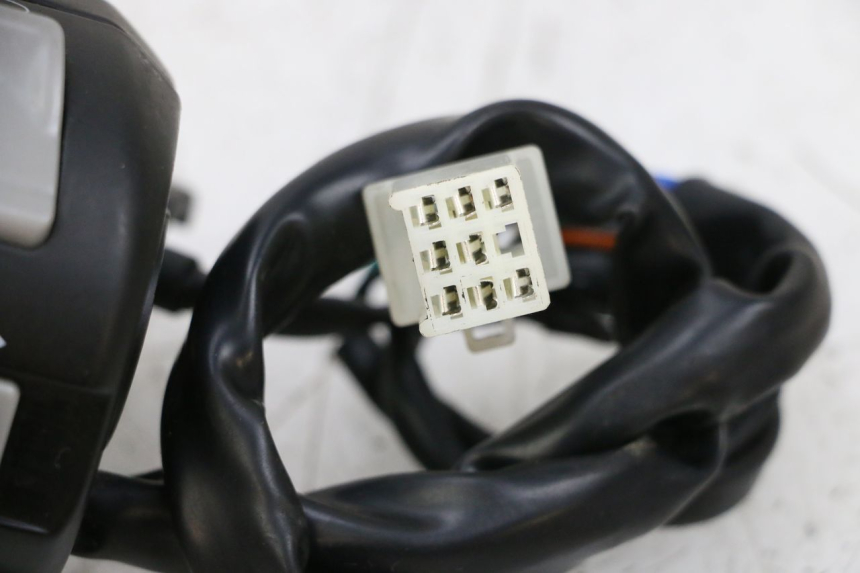 photo de CONMUTADOR IZQUIERDA NECO TEMPO 4T 50 (2022 - 2026) - Estado de la superficie y material