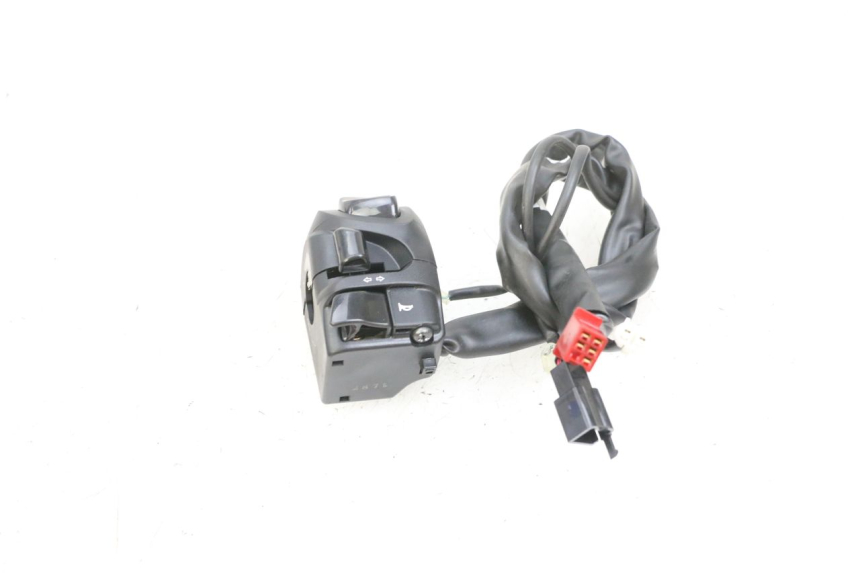 photo de CONMUTADOR IZQUIERDA YAMAHA TRICITY 300 (2020 - 2024) - Primer plano técnico