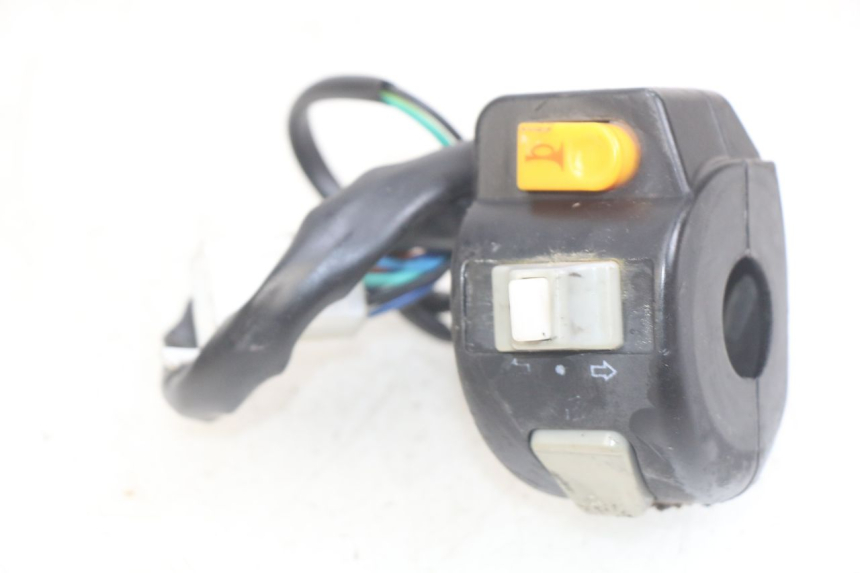 photo de INTERRUPTOR DE LUCES IZQUIERDO UNIVERSAL BIKE ZN50QT-11B 50 (2018 - 2021)