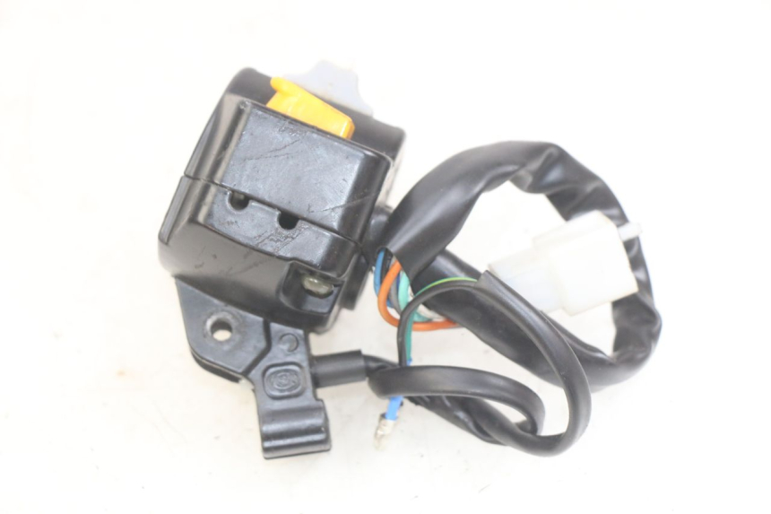 photo de INTERRUPTOR DE LUCES IZQUIERDO UNIVERSAL BIKE ZN50QT-11B 50 (2018 - 2021)