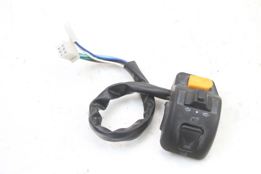 photo de INTERRUPTOR DE LUCES IZQUIERDO UNIVERSAL BIKE ZN50QT-11B 50 (2018 - 2021)