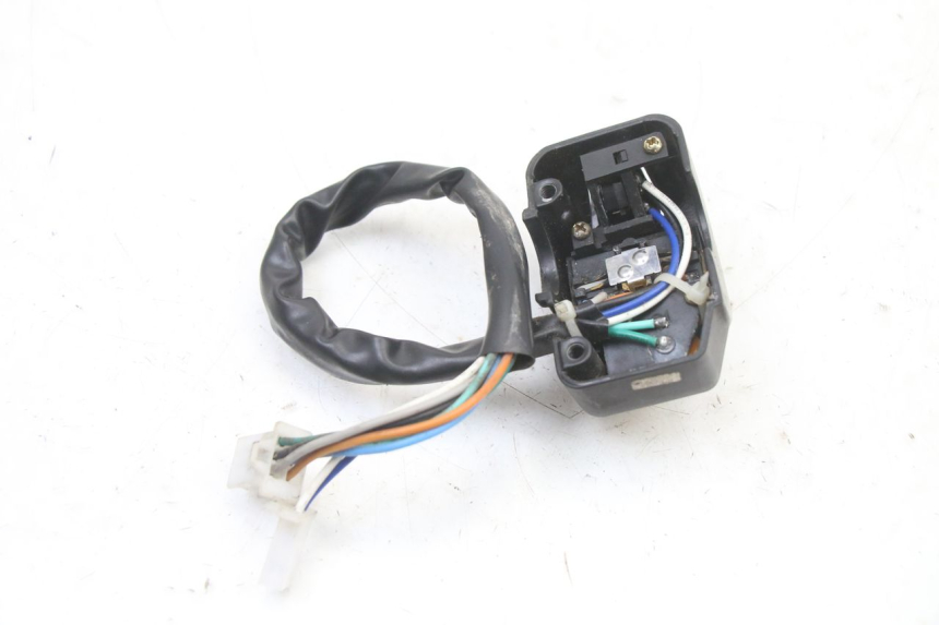 photo de INTERRUPTOR DE LUCES IZQUIERDO UNIVERSAL BIKE ZN50QT-11B 50 (2018 - 2021)