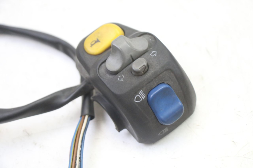 photo de INTERRUPTOR DE LUCES IZQUIERDO PEUGEOT VIVACITY 50 (2004 - 2009)