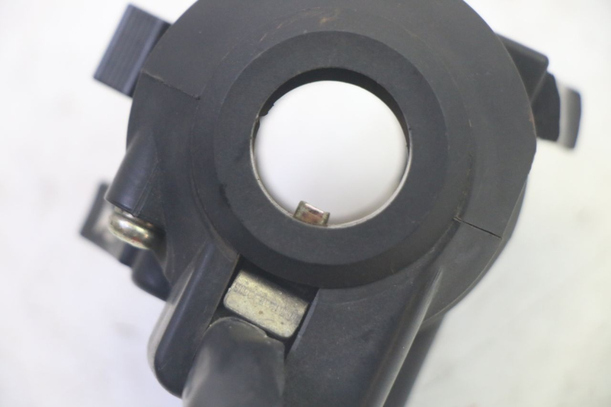 photo de INTERRUPTOR DE LUCES IZQUIERDO DAELIM VJ ROADWIN FI 125 (2008 - 2017) - Detalles de los puntos de fijación