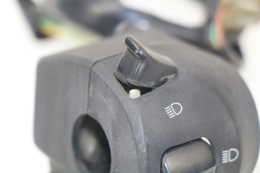 photo de CONMUTADOR IZQUIERDA YAMAHA XMAX X-MAX ABS 125 (2014 - 2016) - Otra perspectiva