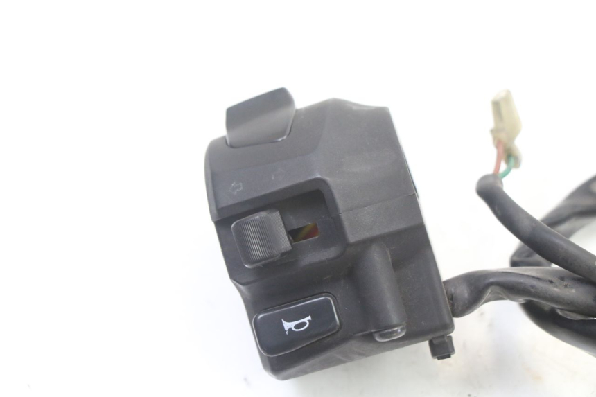 photo de INTERRUPTOR DE LUCES IZQUIERDO YAMAHA X-MAX XMAX 125 (2010 - 2014)